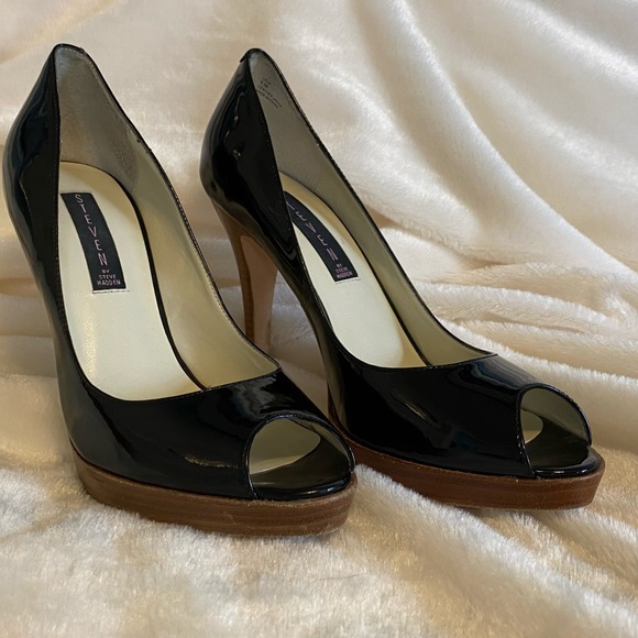 Shiny black open toed heels - Picture 1 of 5